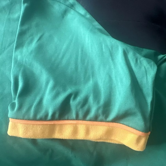 Stranger Things Mens TShirt Camp Know Where Size XL Netflix Green Yellow Tee - Picture 7 of 9